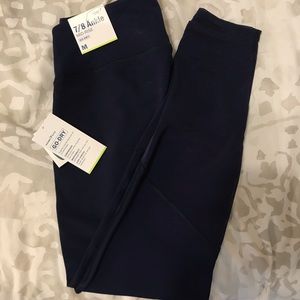 NWT Old Navy Active Leggings - Size M - 7/8 Ankle Length - Navy Blue